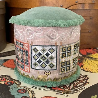 Cross stitch summer quilts pattern drum with quilts on the line and puppy helpers